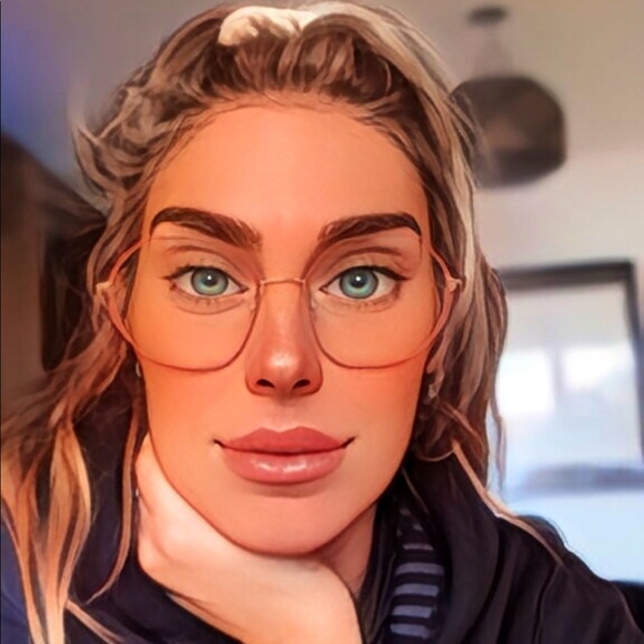 Meet your Posher, Ashlee - Picture 2 of 2